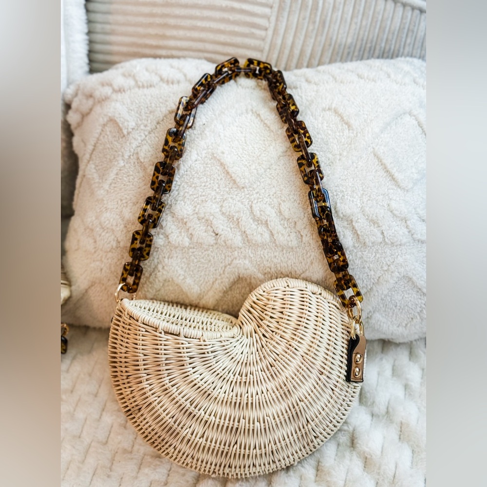 Shell handbag with Tortoise Chain - Picture 2 of 14